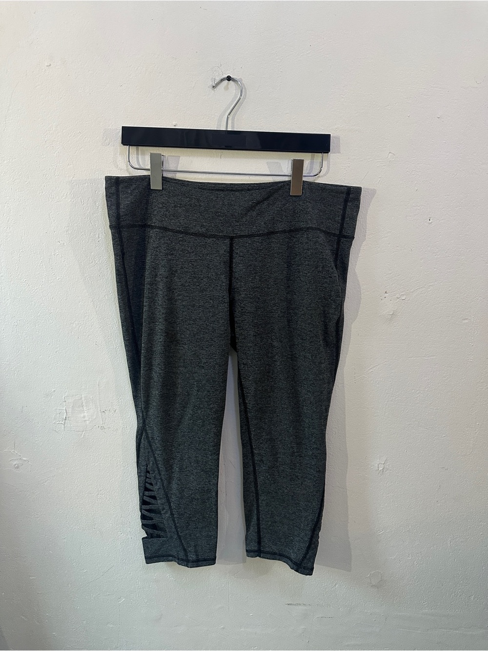 Athleta XL Gray Capri Leggings Side Cutout Yoga Workout Activewear